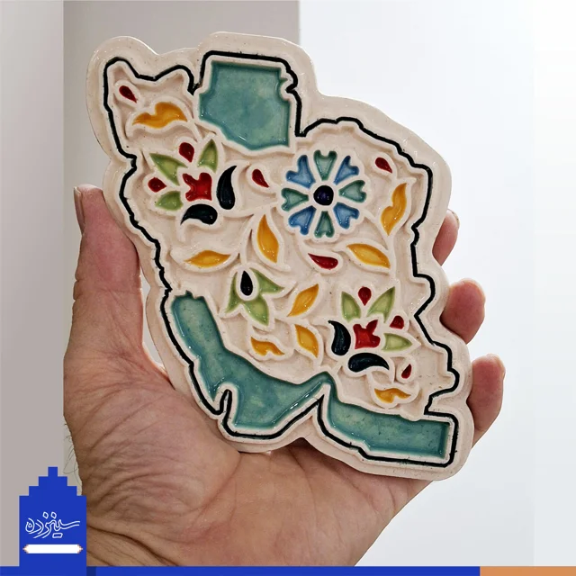 دیوار کوب سـرامیکی / طرح «نقشه ایـران» با تــزیین خَتایی