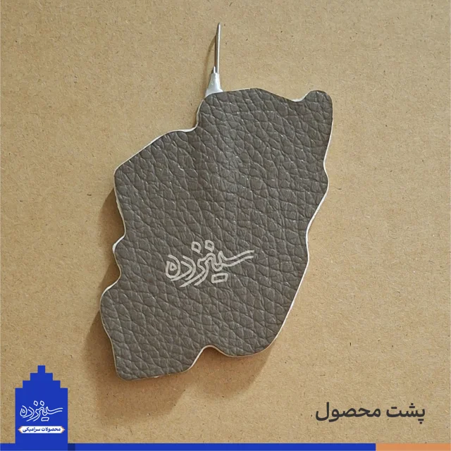پیکسل سـرامیکی/ آویز - طرح «نقشه ایـران» با تـزیین خَتایی