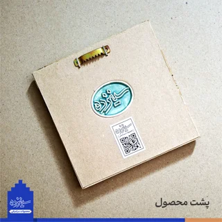 سفال بـرجسته لعابدار با قاب چوبی، زمینه مخمل/طرح «نقشه ایـران» با تـزیین ختایی